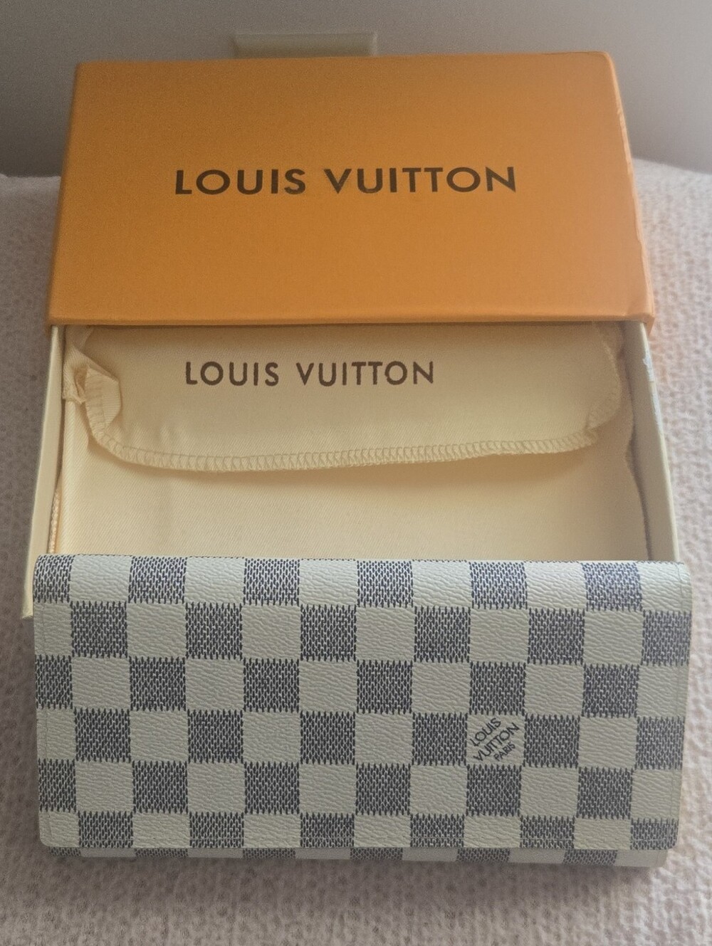 EUC!! DESIGNER INSPIRED TRI-FOLD WALLET